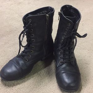 🔹SOLD🔷 👢 BLACK BAMBOO SIZE 5 1/2 COMBAT BOOTS